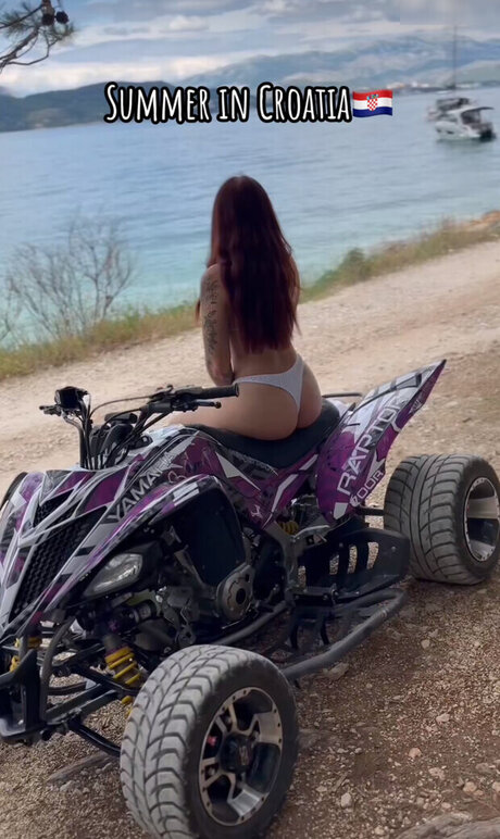 nina buettner fit top actress images