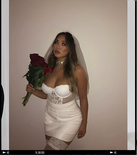 Adorable Caro exclusive actress galleries