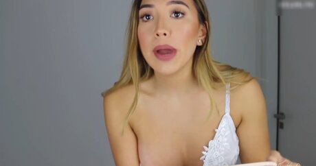 fingering squirt onlyfans hot pics