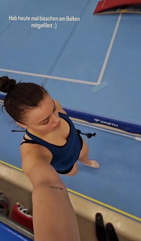 Emma Malewski model art pics