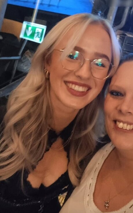 Emely Winkler naked model pic