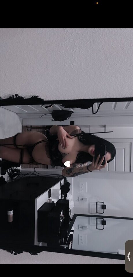 Mercilessapprentice erotic model image