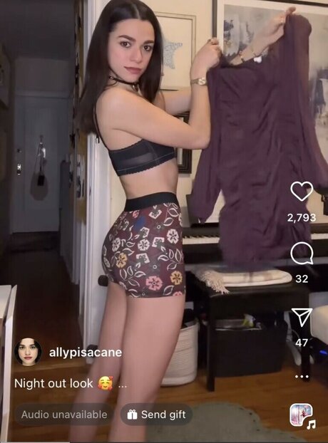 AllyAnnaMaria Quick photo