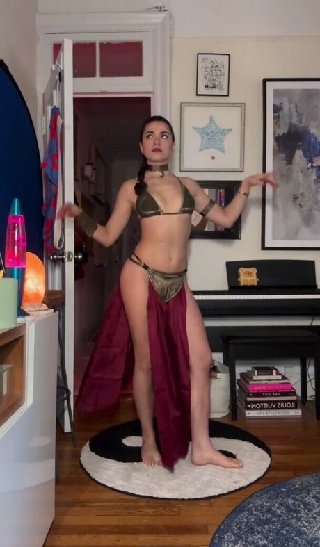 AllyAnnaMaria nude model image