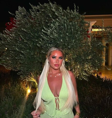 Bigboobzbarbie model nude pictures