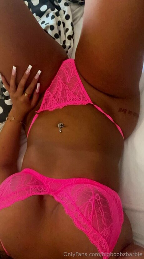 Bigboobzbarbie art model pics