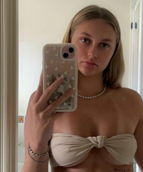 Unforgettable Blondie nudes model images