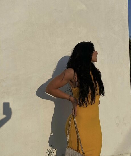 Allison Royalty model adult picture