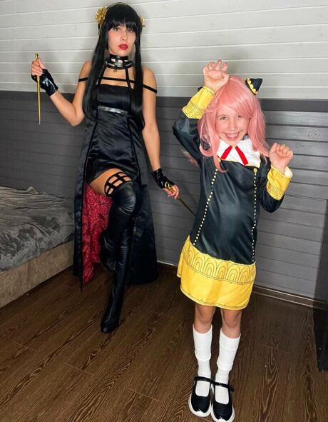 Red Saya model top images