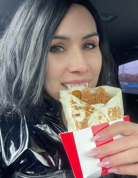 Red Saya star nice photos