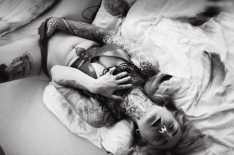 LenorixPoser erotic star pic