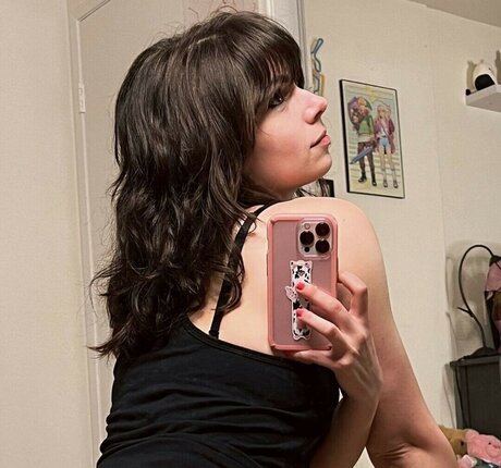 Piddleass model nudes pic