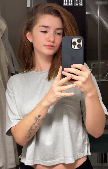 Julia Schulze model top pictures