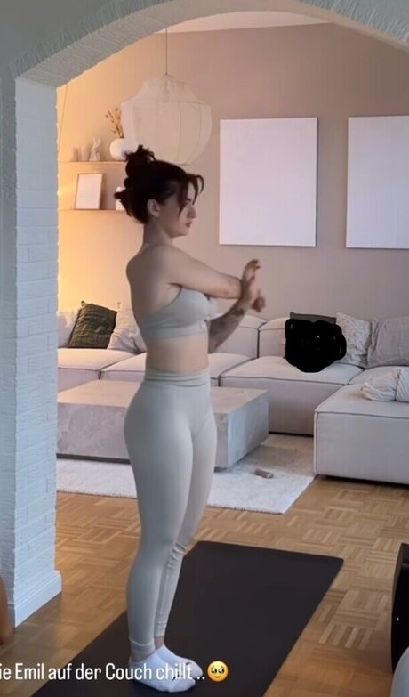 Julia Schulze model top pic