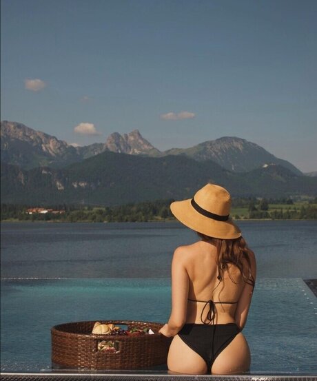 thick ass onlyfans free naked gallery