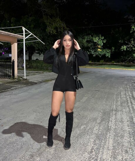 yolllbae art model photos