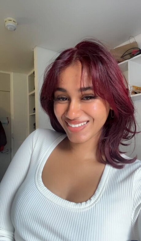 senoritasara pretty pornstar archive