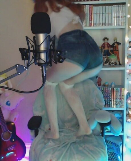 Skymi chan nude actress photo