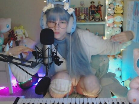 Skymi chan pornographic model pics