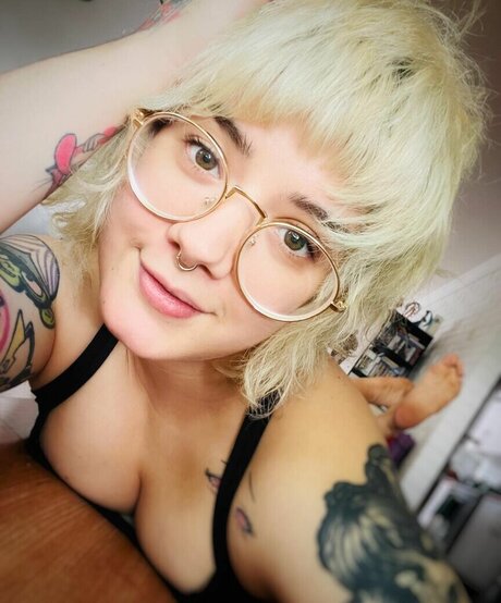 Tabatha Pacer model erotic img