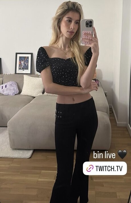 quitelola nude model image