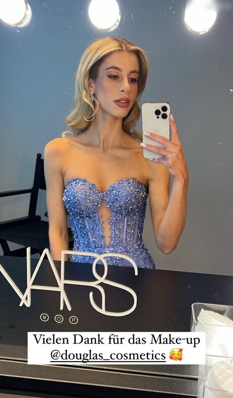 blonde secretary onlyfans pornos archive