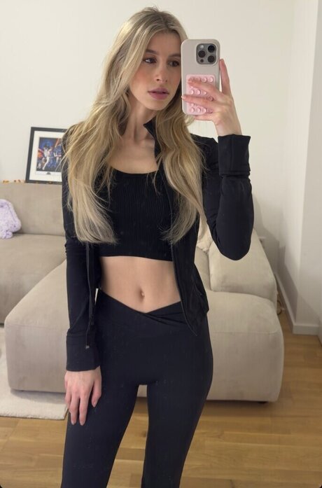 quitelola model top picture