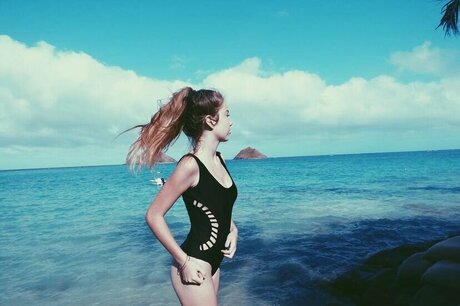 rianabailey sexy actress images