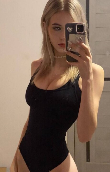 hefxtom naked pornstar image