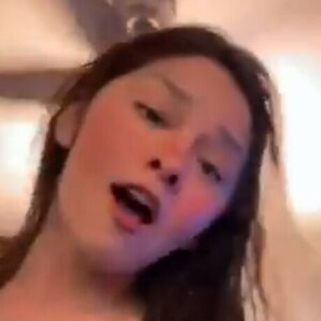 Annafansonly naked model pic