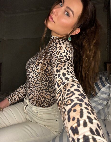 blonde babe onlyfans perfect photo