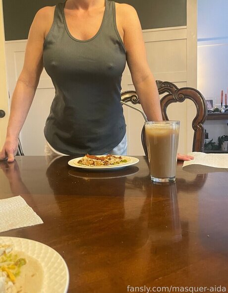 masquer aida naked star image