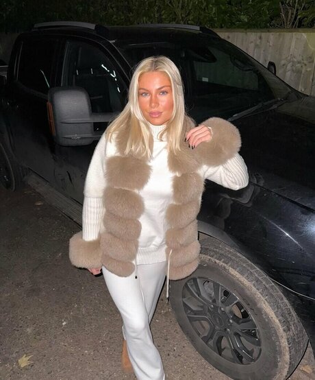 mollymercedes model nudes image