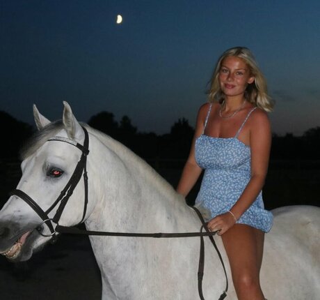 mollymercedes xxx actress photo