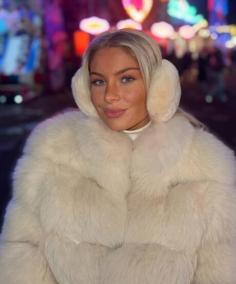 mollymercedes model erotic pics