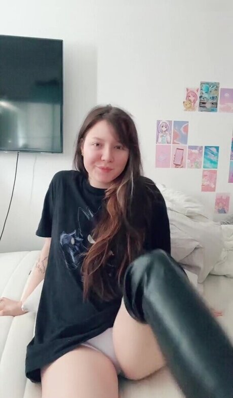 Laurinchhhe model art pictures