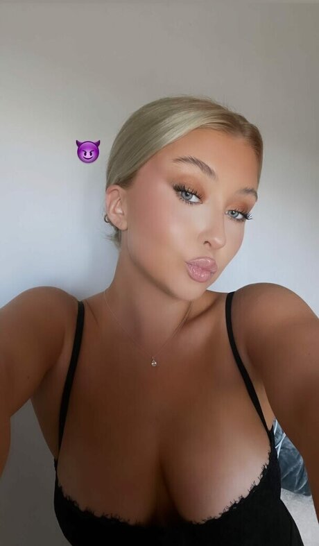 Tilde M llergren naked model pic