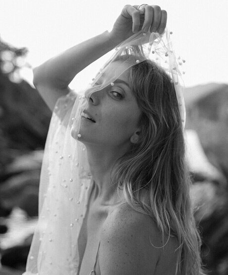 Caroline Abras model free image