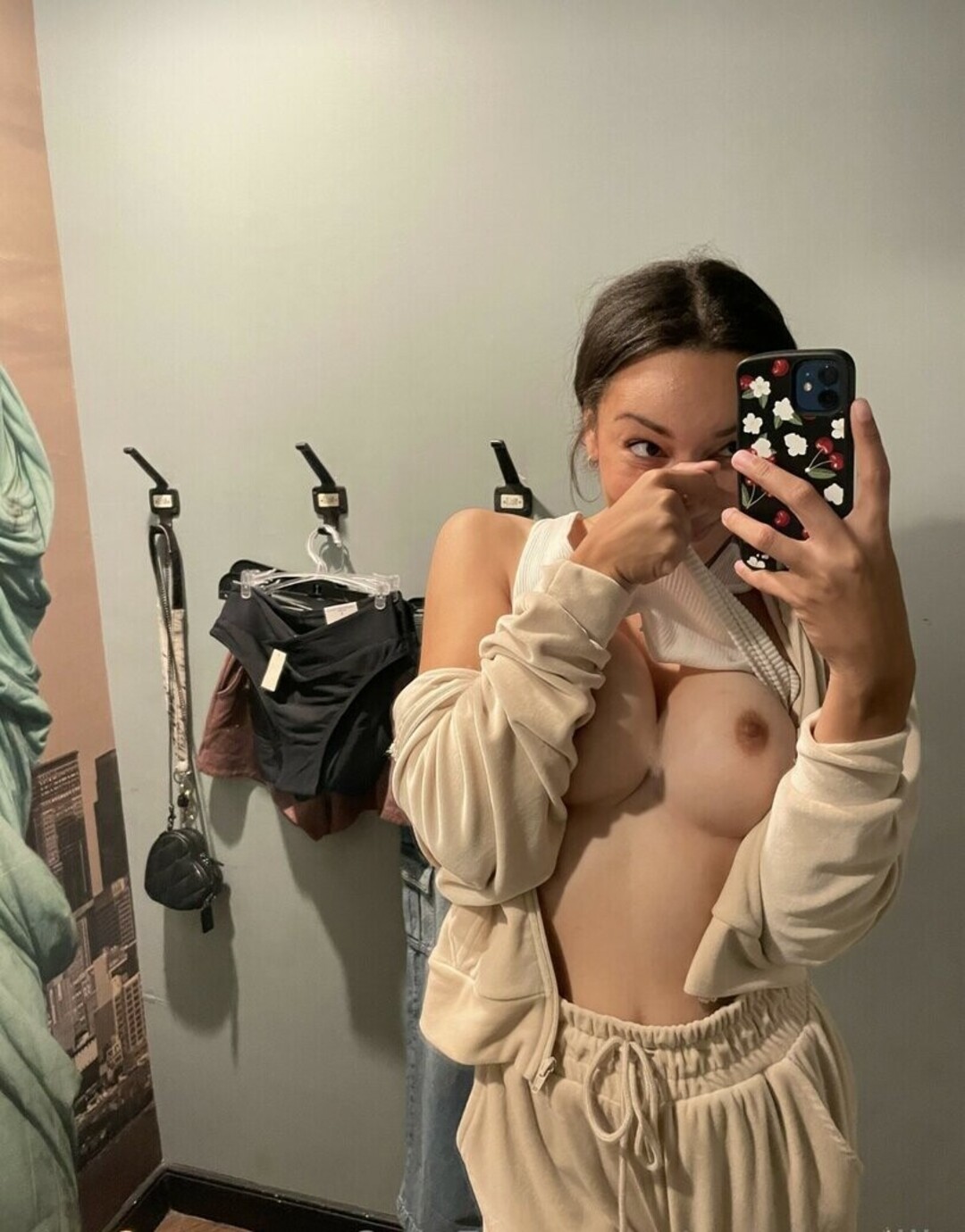 Alyssavanilla nude actress img