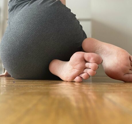 adriana feetgirl model photos