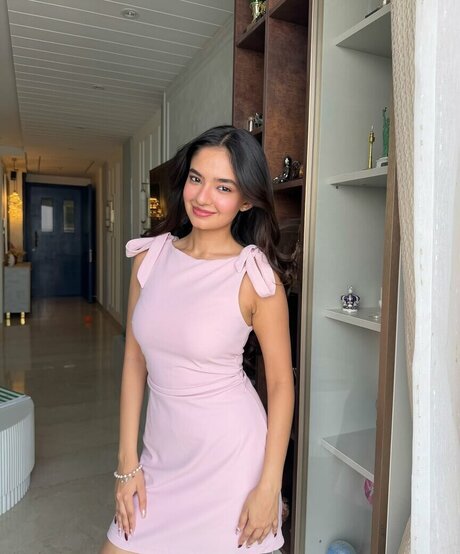 Anushka Sen nice model gallery