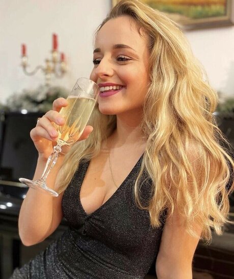 Camille LV star xxx images