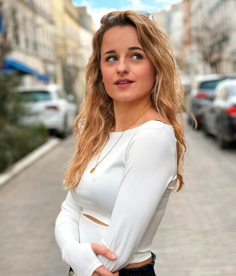 Camille LV sexy star pic