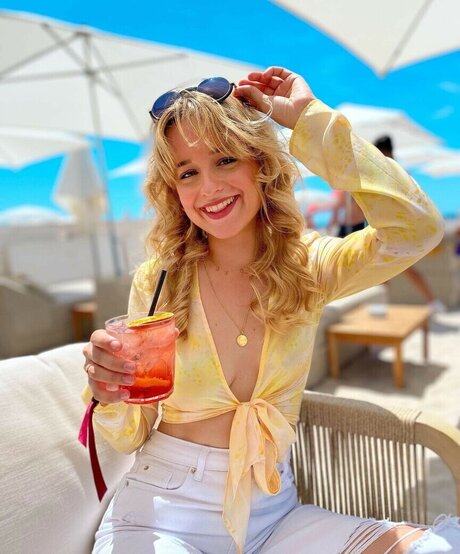 Camille LV beautiful star img