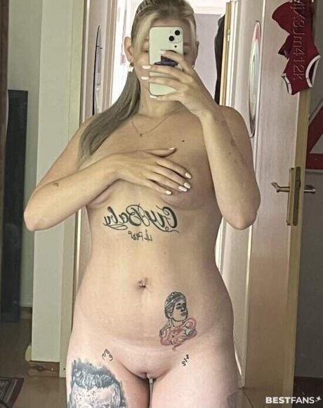 Whylellox model porn pic