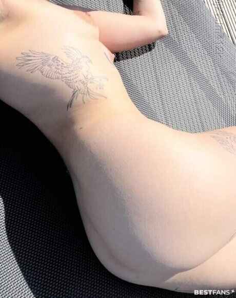 Whylellox star erotic picture