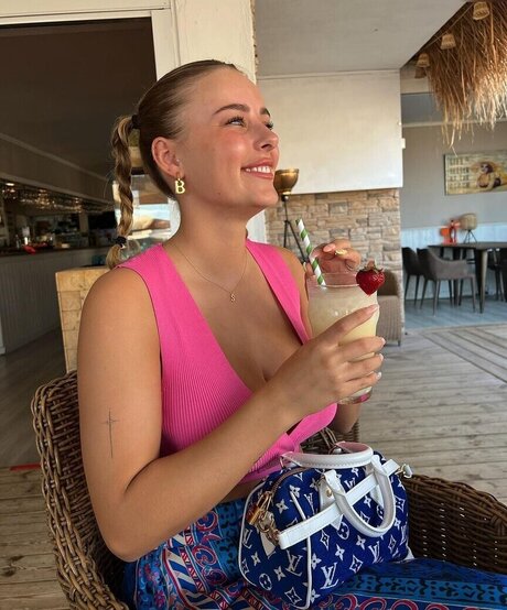 eyFreundin nude pornstar pics