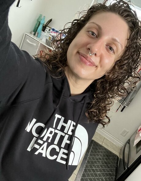 Victoria Liro pretty actress photos