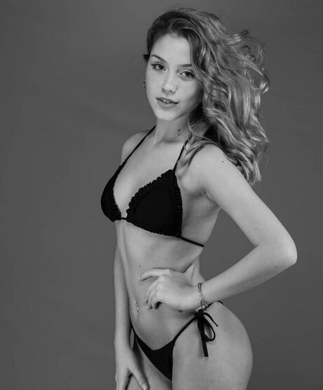 Valentina Borelli model free img