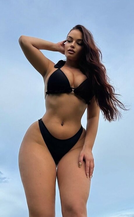 Emilia Emjeni free model image